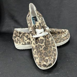 Pidoli Slip on Leopard Canvas Shoe Size 9